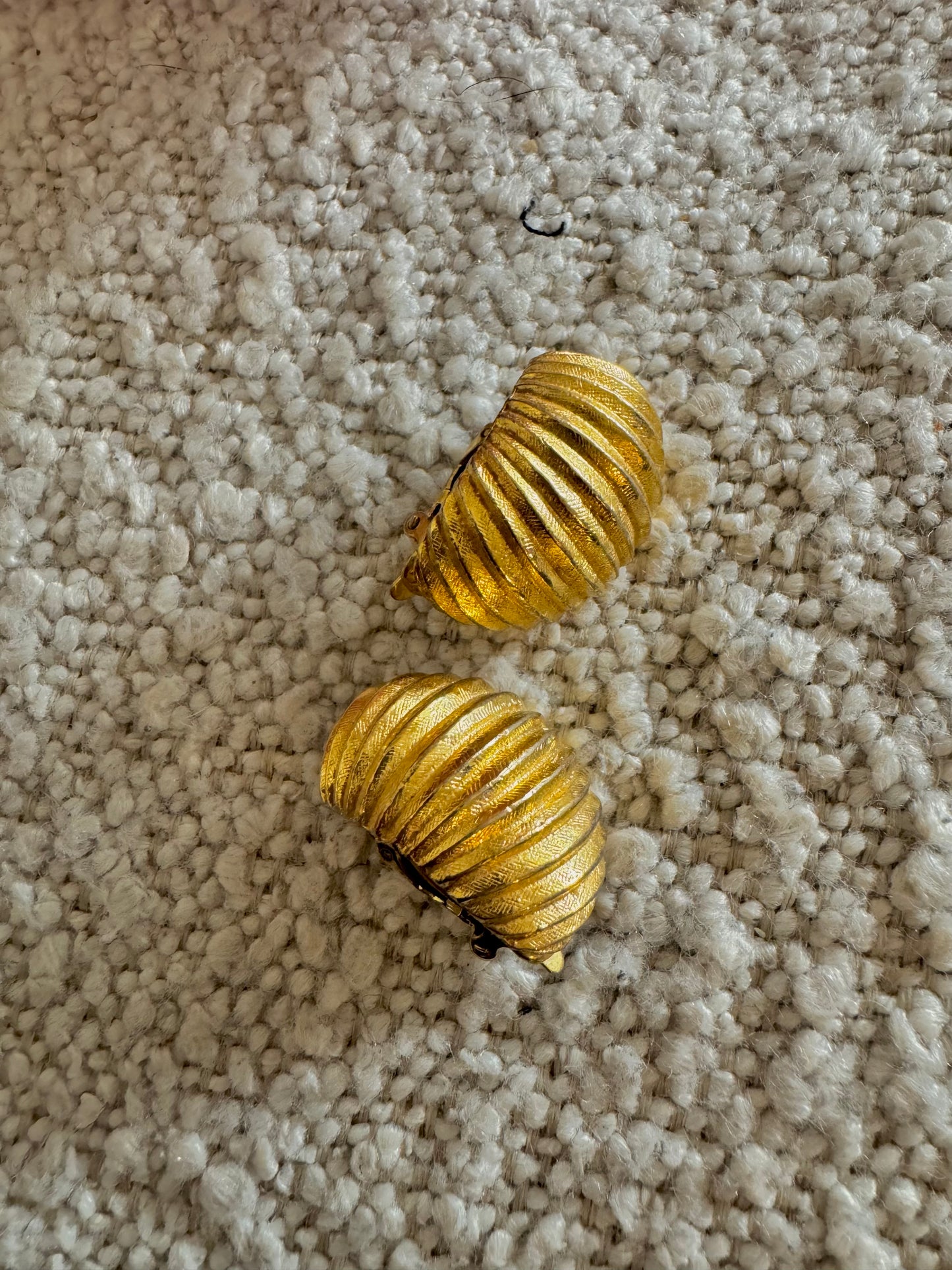 Vintage Ribbed Domed Shell Clip on Earrings