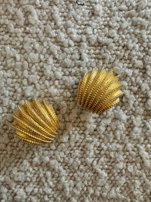 True vintage gold plated Earrings - Shell Design